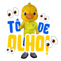 a yellow duck mascot is standing in front of a sign that says to de olho