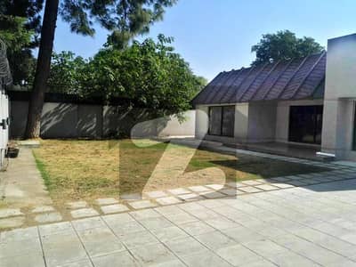 4 Kanal Prime Location Old House Is For SALE In F-7