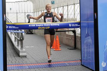 Melissa Moon winning the 2010 Empire State Building Run-up (Getty Images)