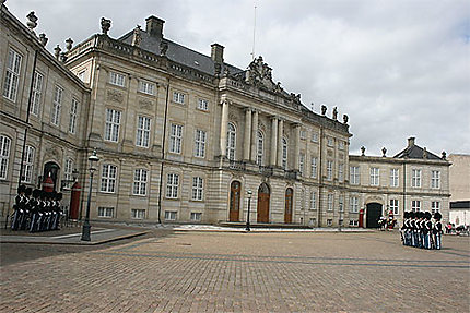 La relève de la Garde Royale au palais d'Amalienborg