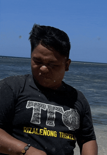 a man wearing a black shirt that says tfo rizalenong triskeen