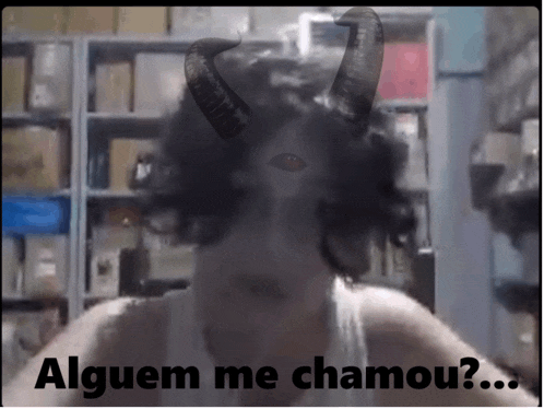 a person with horns on their head and the words alguem me chamou on the bottom