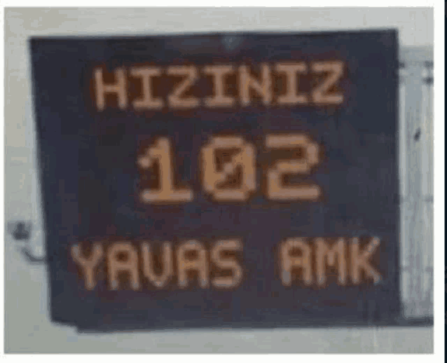 a sign that says hiziniz 102 yvas amk on it