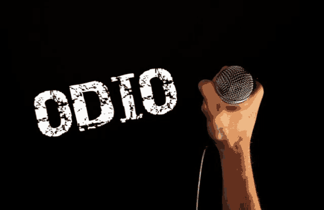 a hand is holding a microphone in front of a black background that says " odio "