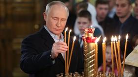 Putin attends Christmas mass in Moscow (VIDEO)