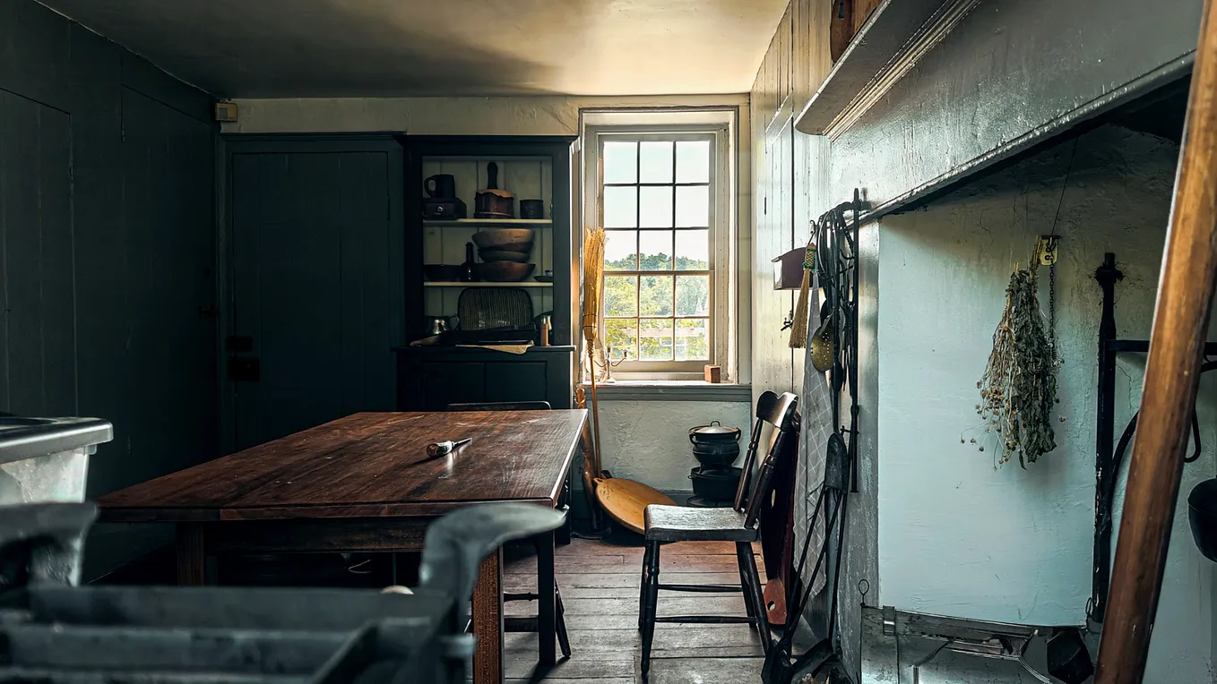 A photo of a colonial kitchen.