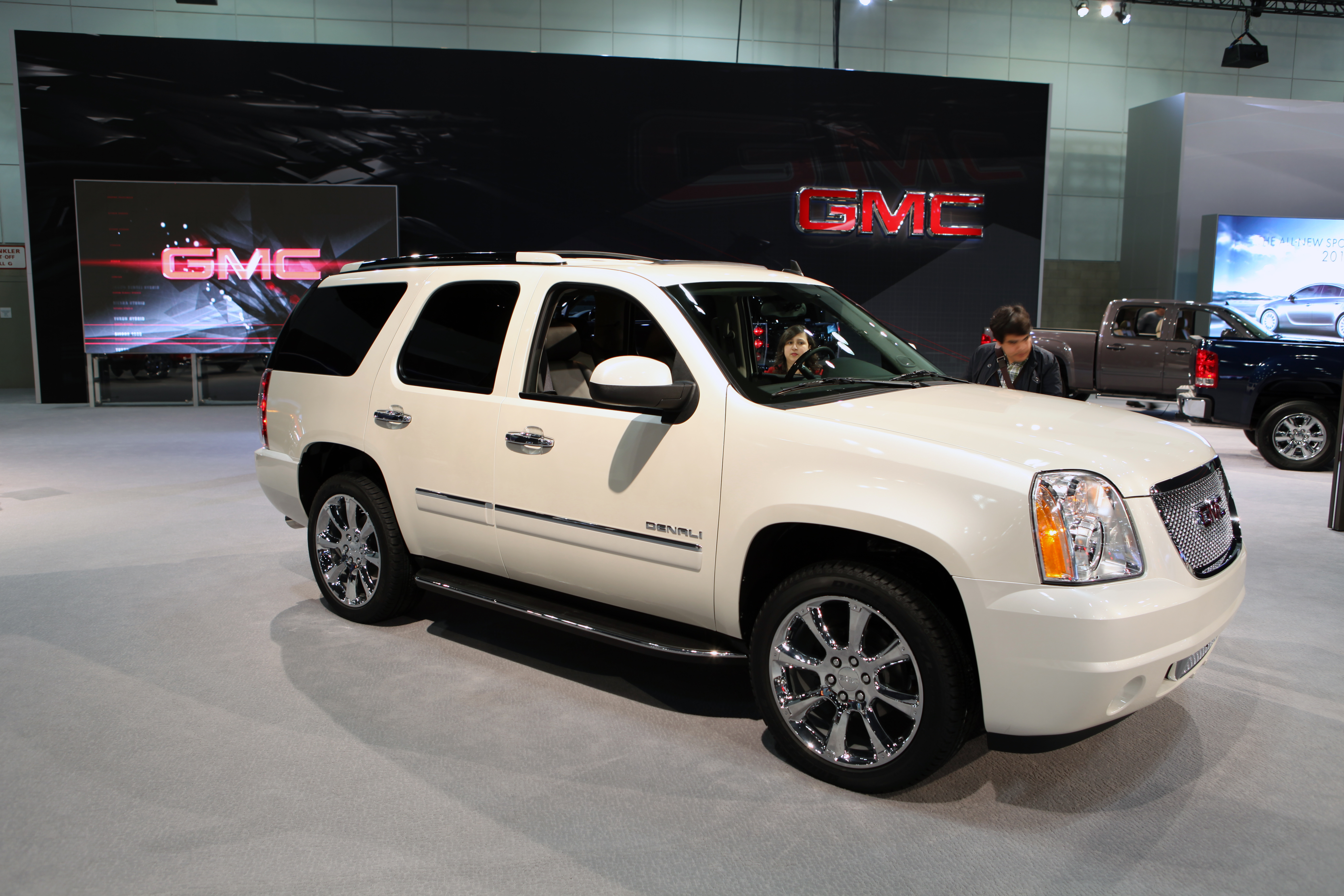 GMC Yukon Denali #48