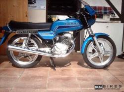 Honda CB125T2 glorifying roads