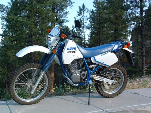 Suzuki DR 250 S