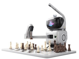 Le robot d'échecs piloté par l'IA de SenseRobot vient à bout de la quadruple championne du monde d'échecs