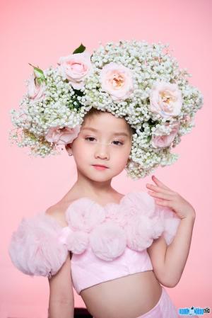 Child model Emily Nha Uyen