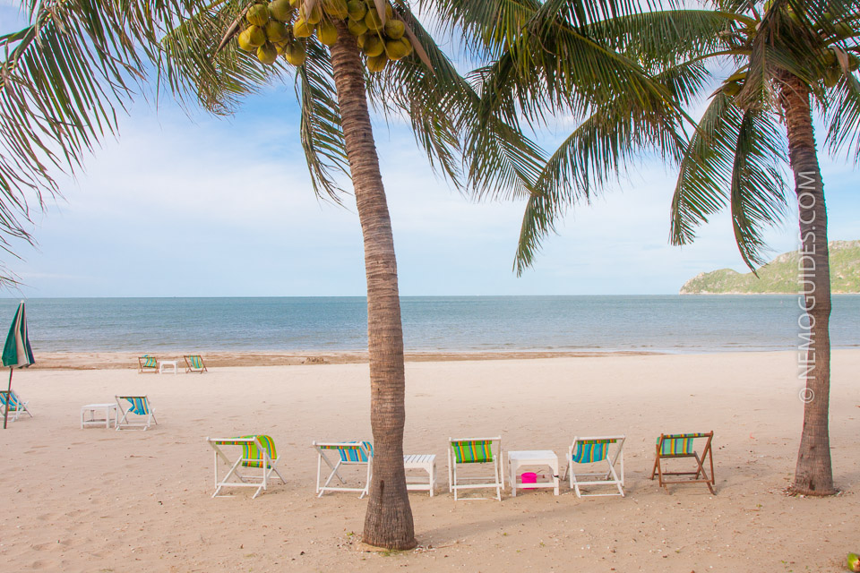 Dolhin Bay Beach. 