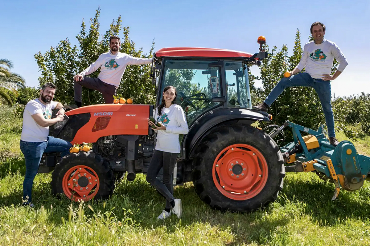 Tractor with CrowdFarming team