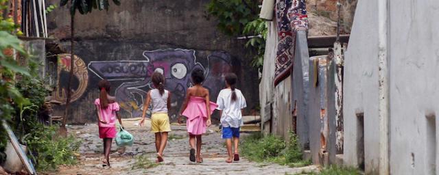 Despite lifting millions of people out of poverty over the last decades, Brazil still faces a huge gap between the country’s richest and the rest of the population. Photo: Apu Gomes/Oxfam