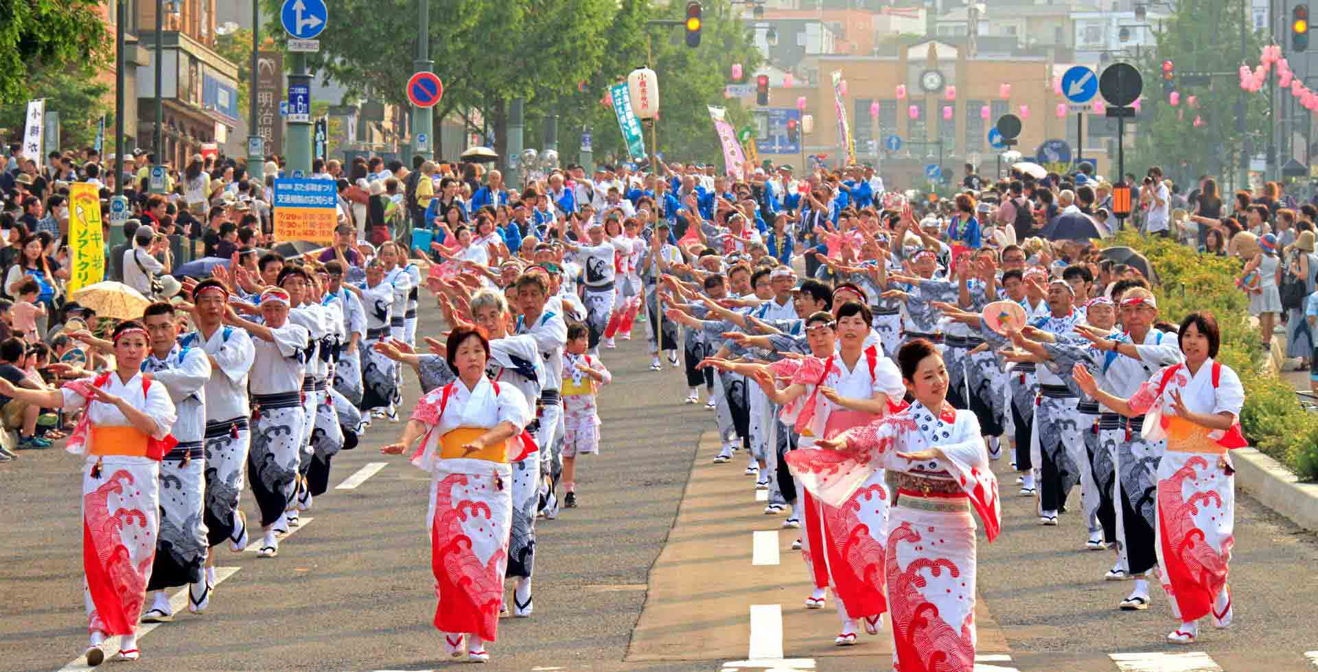 北海道小樽：夏の風物詩・夏祭り：おたる潮まつり