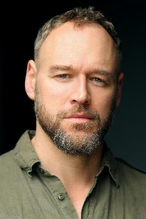 Elliot Cowan