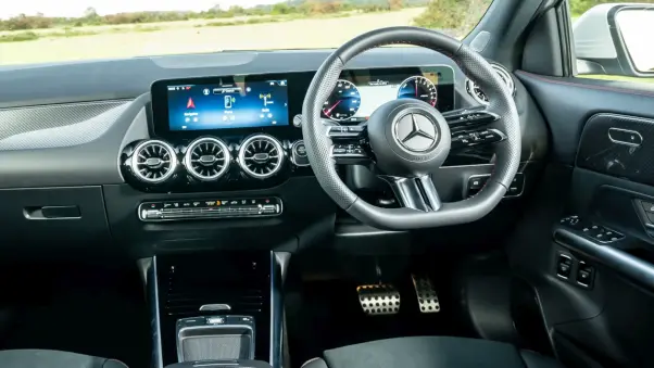 Mercedes,h247,GLA,Instrumententafel