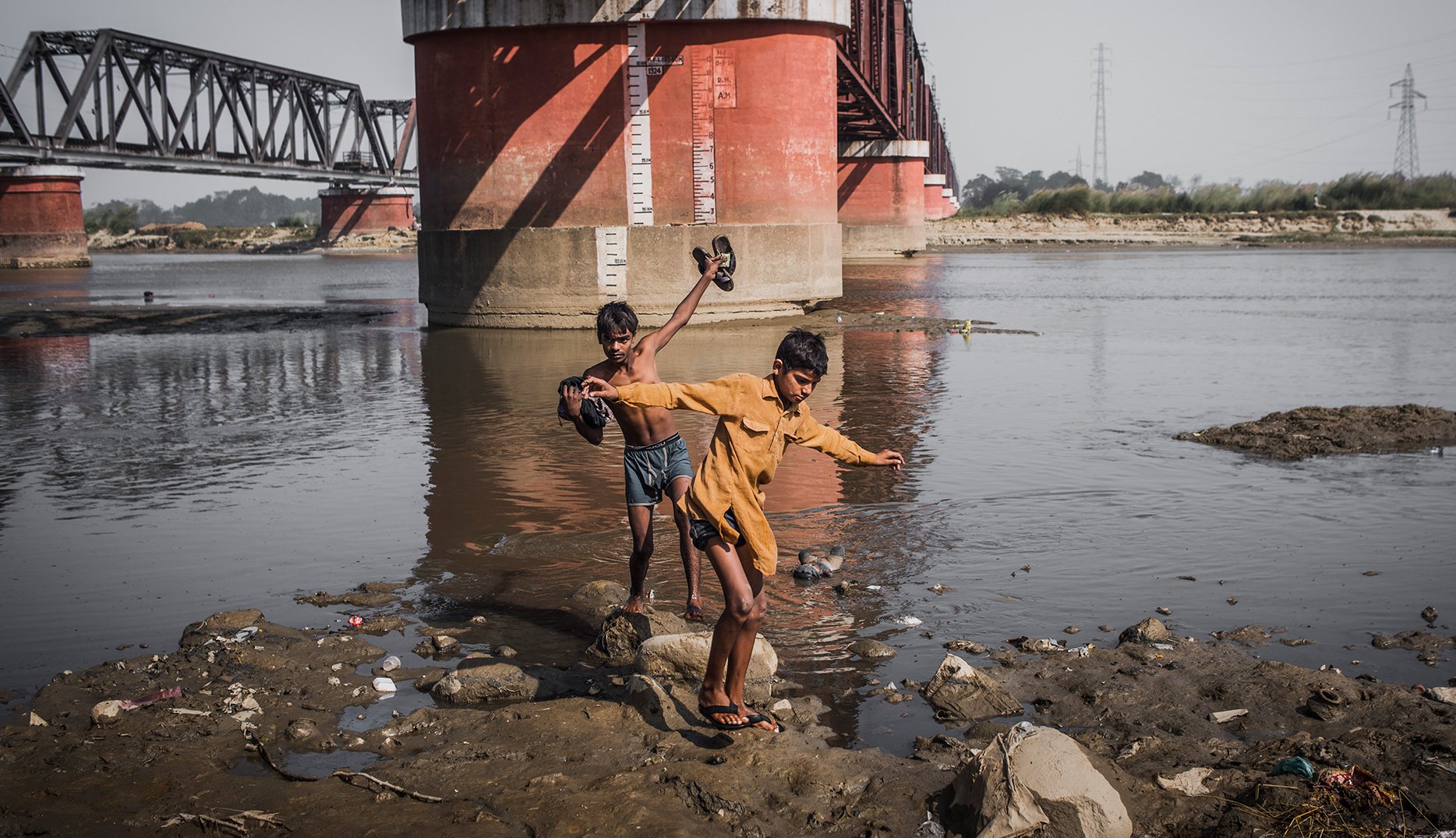 Indian Women Bathing In Ganga Must See