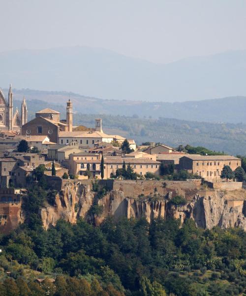 Krásny pohľad na mesto Orvieto