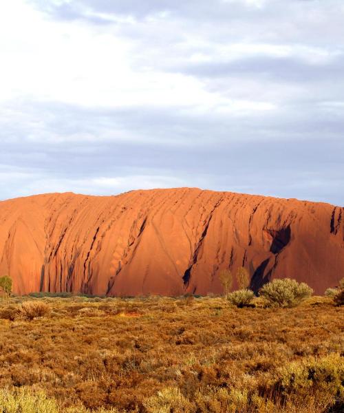 Uma bela vista de Ayers Rock