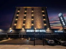 Brown Dot Hotel Osan، فندق في Osan