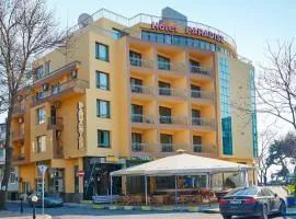 Paradise Hotel & Relax Center, hotel di Pomorie