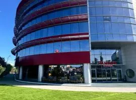 Ramada by Wyndham Bucharest Otopeni Airport, hotel din Otopeni