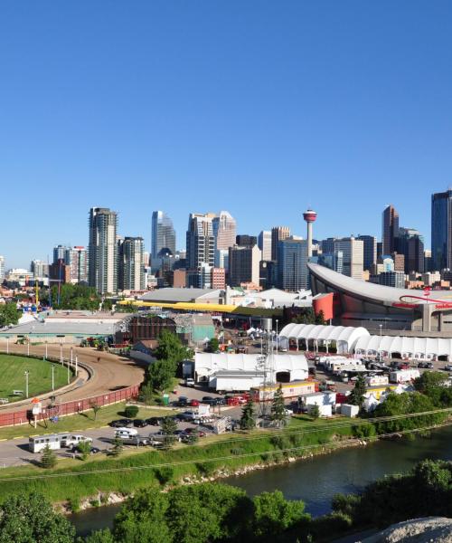 Calgary şehrindeki en çok ziyaret edilen simge yapılardan biri. 