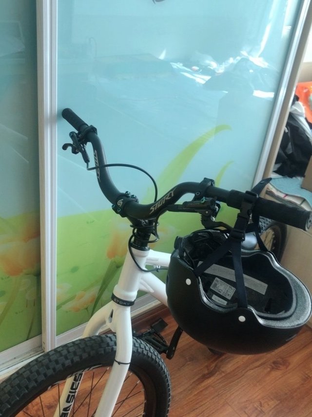 这款头盔确实不错做工质量：非常结实外