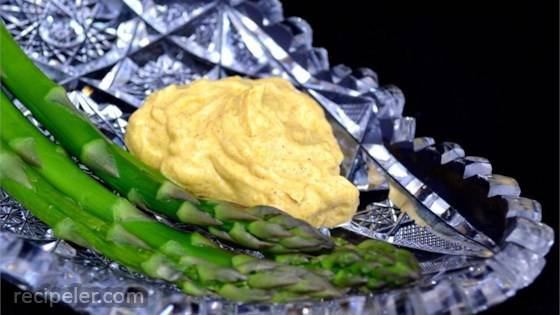 Cold Asparagus with Curry Dip