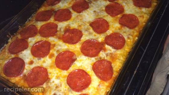 Macaroni and Cheese Pizza Bake