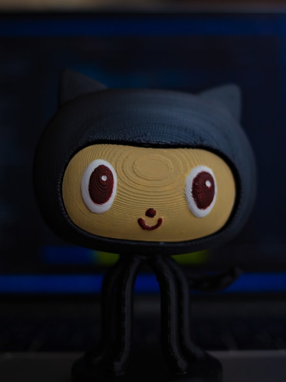Muñeco de Octocat, mascota de GitHub.