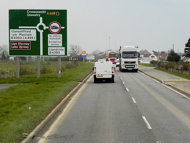 Northbound A483 approaching Four Crosses