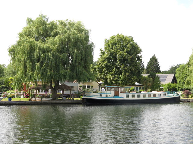 The River Thames by Dockett Eddy