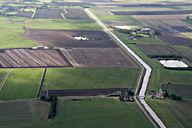 Crop marks on field at Honey Bridge by Sixteen Foot Bank: aerial 2019 (2)