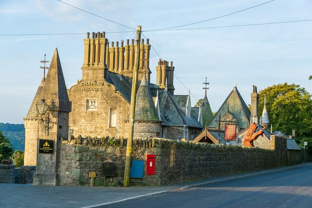 Chateau Rhianfa, Menai Bridge