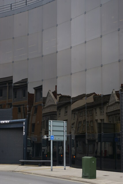 Ipswich: Willis Faber building, reflections