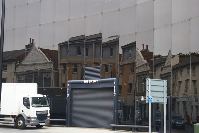 Ipswich: Willis Faber building, reflections