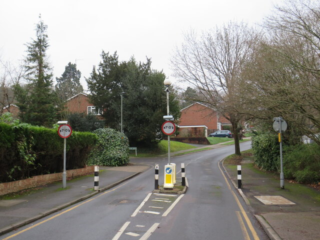 Width restriction on Yester Road, near Bromley