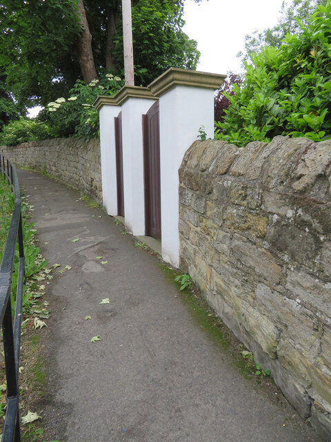 Three gateposts by Spital Bridge (road), Whitby