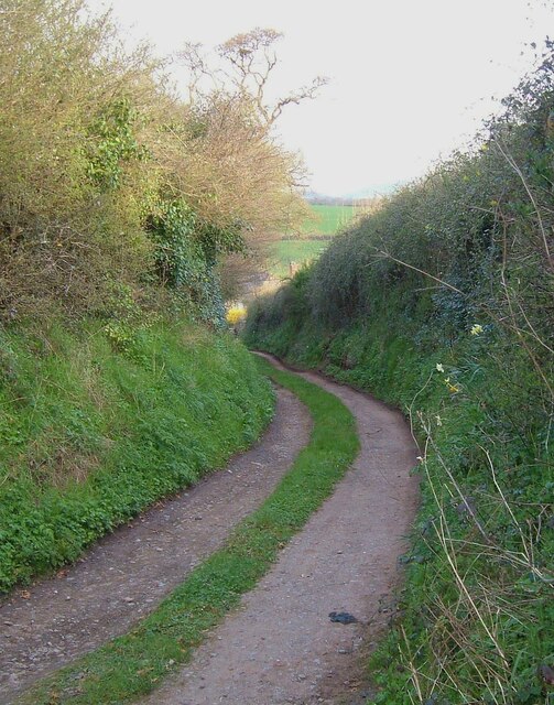 Entrance lane to Barnfield Cottages