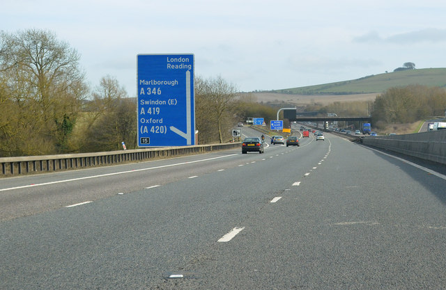 M4 near Junction 15 © Andrew Hackney :: Geograph Britain and Ireland