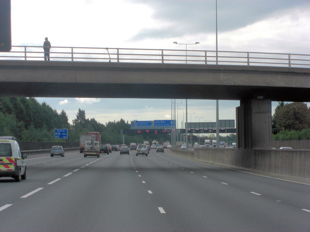 M25 passes under New Wickham Lane