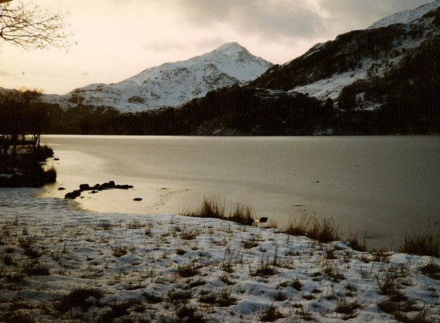 Llyn Gwynant in winter garb