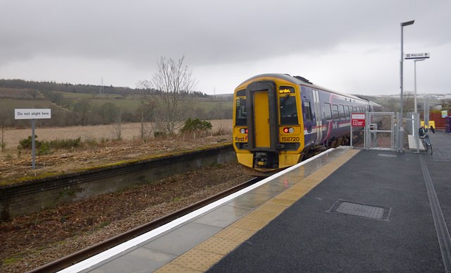 Train leaving Conon Bridge station