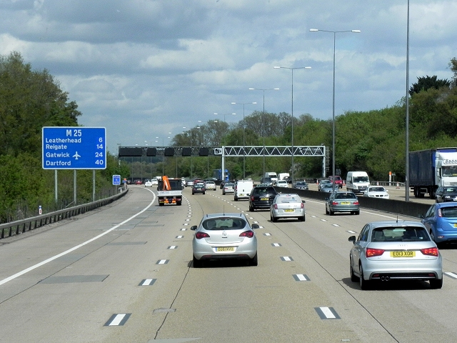 M25, Thornets Wood