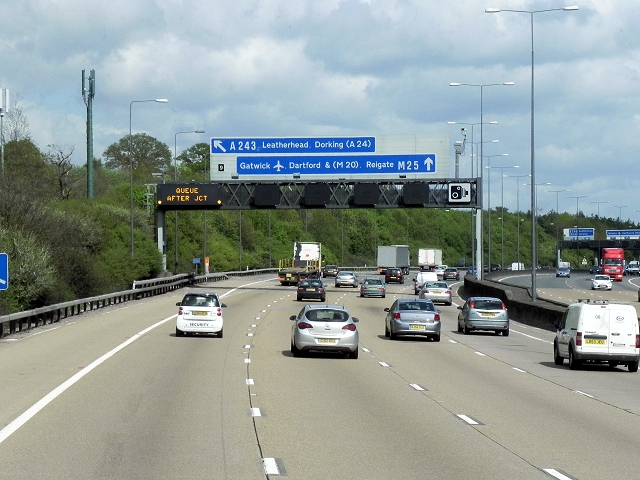 Anti-clockwise M25, Overhead Sign Gantry at Junction 9 (Leatherhead)