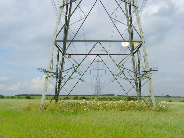 Pylons near Bishop Burton © Paul Harrop cc-by-sa/2.0 :: Geograph ...