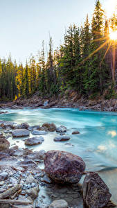 Sfondi desktop Canada Lago Foreste Pietre Fiume Paesaggio Raggi di luce Natura