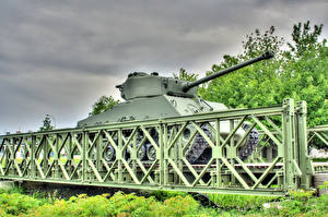 Tapety na pulpit Czołg M4 Sherman HDR Wojska